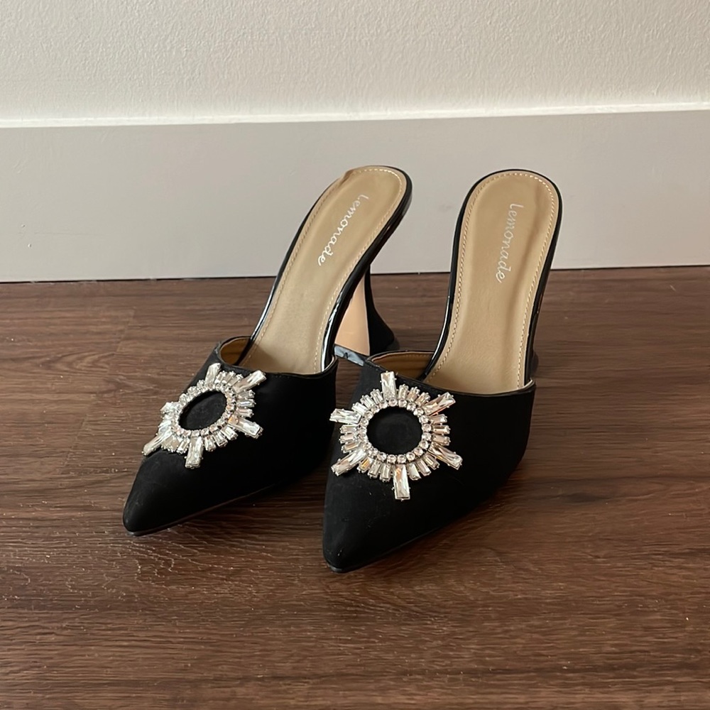 Black suede point toe heels size 8 rhinestone jewel on toe